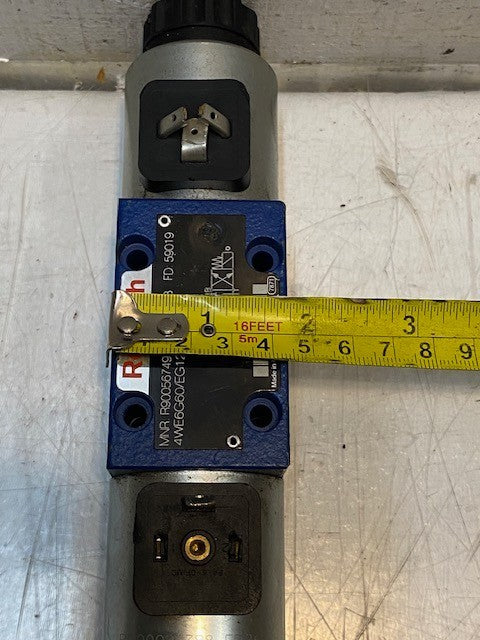 Rexroth R900567497 Hydraulic Double Solenoid Directional Valve USED