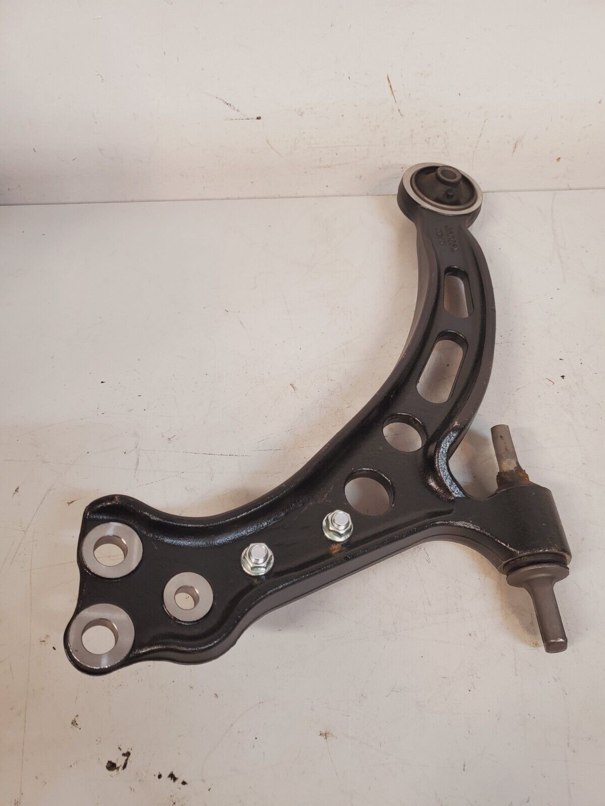 Front Left Lower Control Arm 05006L