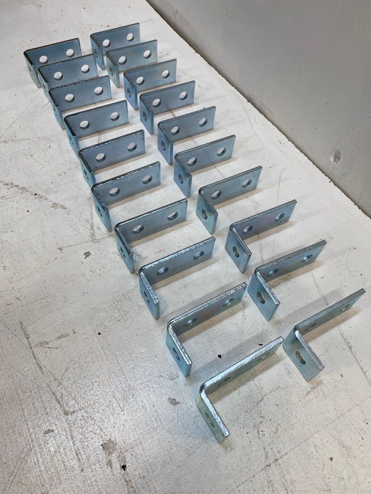 20 Quantity of Silver Angle Brackets 2HAJ1 (20 Quantity)