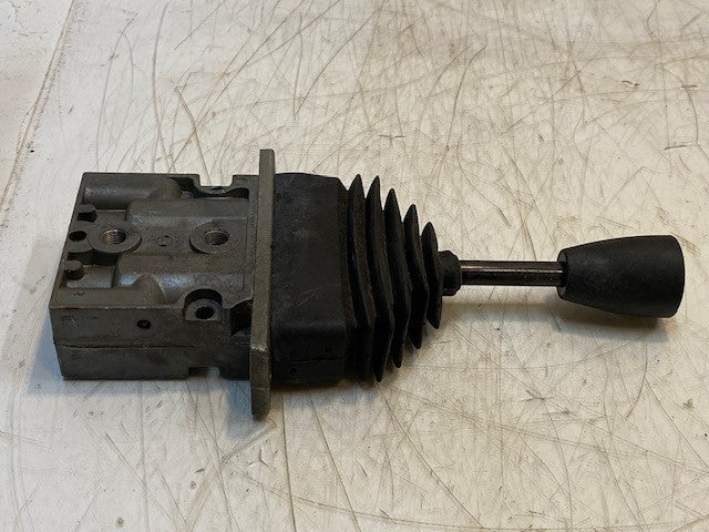 Apsco VM-7-P Max PSI = 130 EW07-05 Hydraulic Control Valve Lever Center