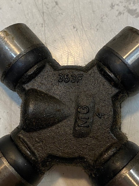 2 Quantity of Federal Mogul U-Joints 270 | 353F (2 Quantity)