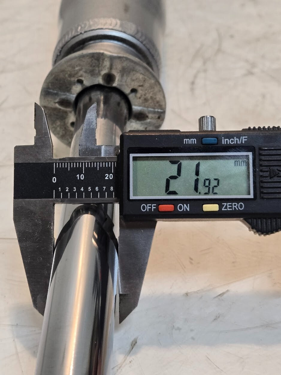 KYB GR-2 Gas Strut 235005 | YG31 | 25" Overall Length | 15.9 mm Threaded End