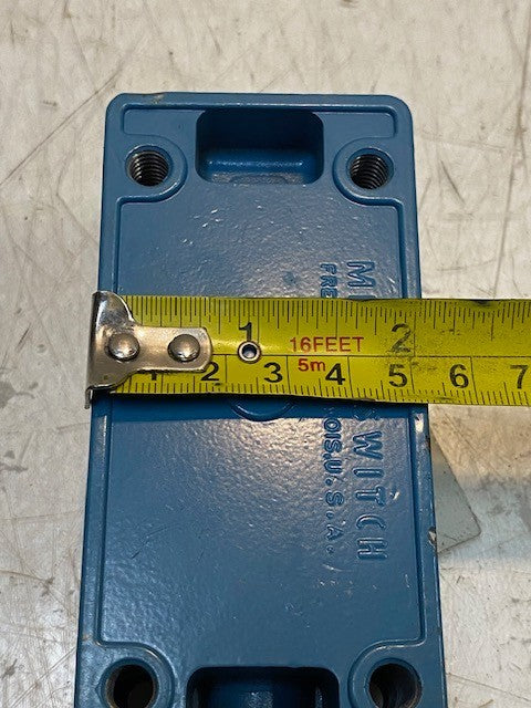 Honeywell Micro Switch 5000 RMS Symmetrical Amperes 240V Max 7" Long 16mm End