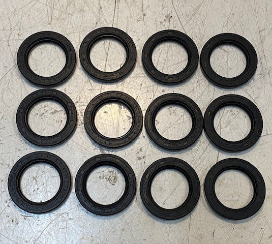 12 Quantity of TTO F1118 Oil Seals 62mm OD 40mm ID (12 Quantity)