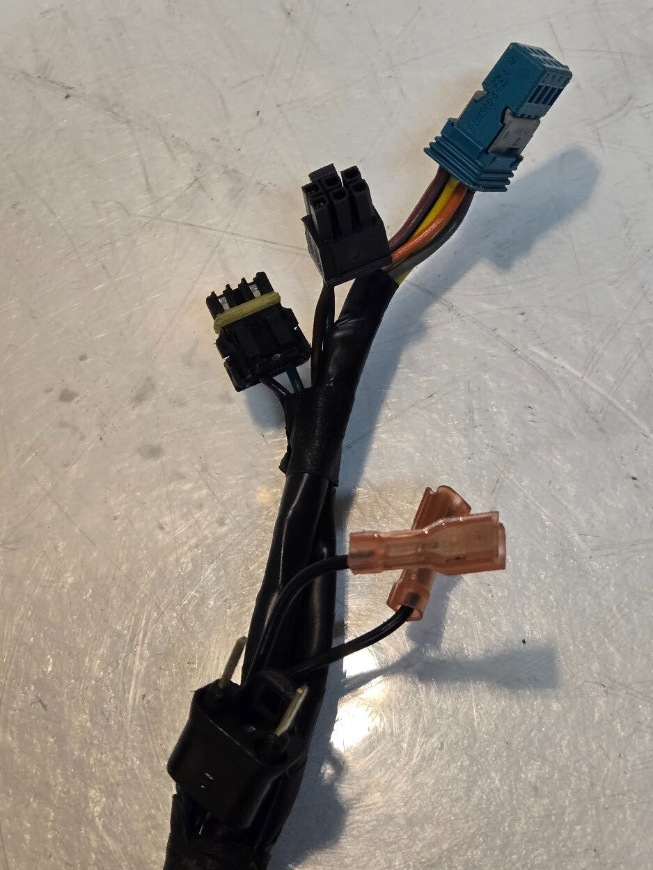 13 Quantity of Wiring Harness 2494.6701 | 1-929171-1 | A001 545 04 73 (13 Qty)