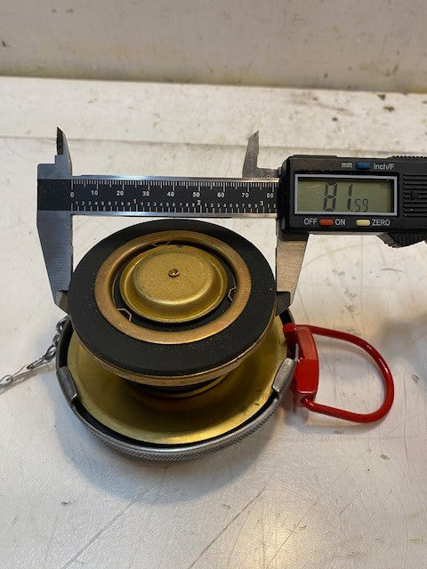 Wisco Gas Cap Red Handle 14 PSI 82mm ID 106mm OD