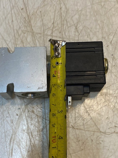 Parker B10-2-A8T Hydraulic Cartridge Valve Base & Solenoid Coil SIOLD 12VDC 20W
