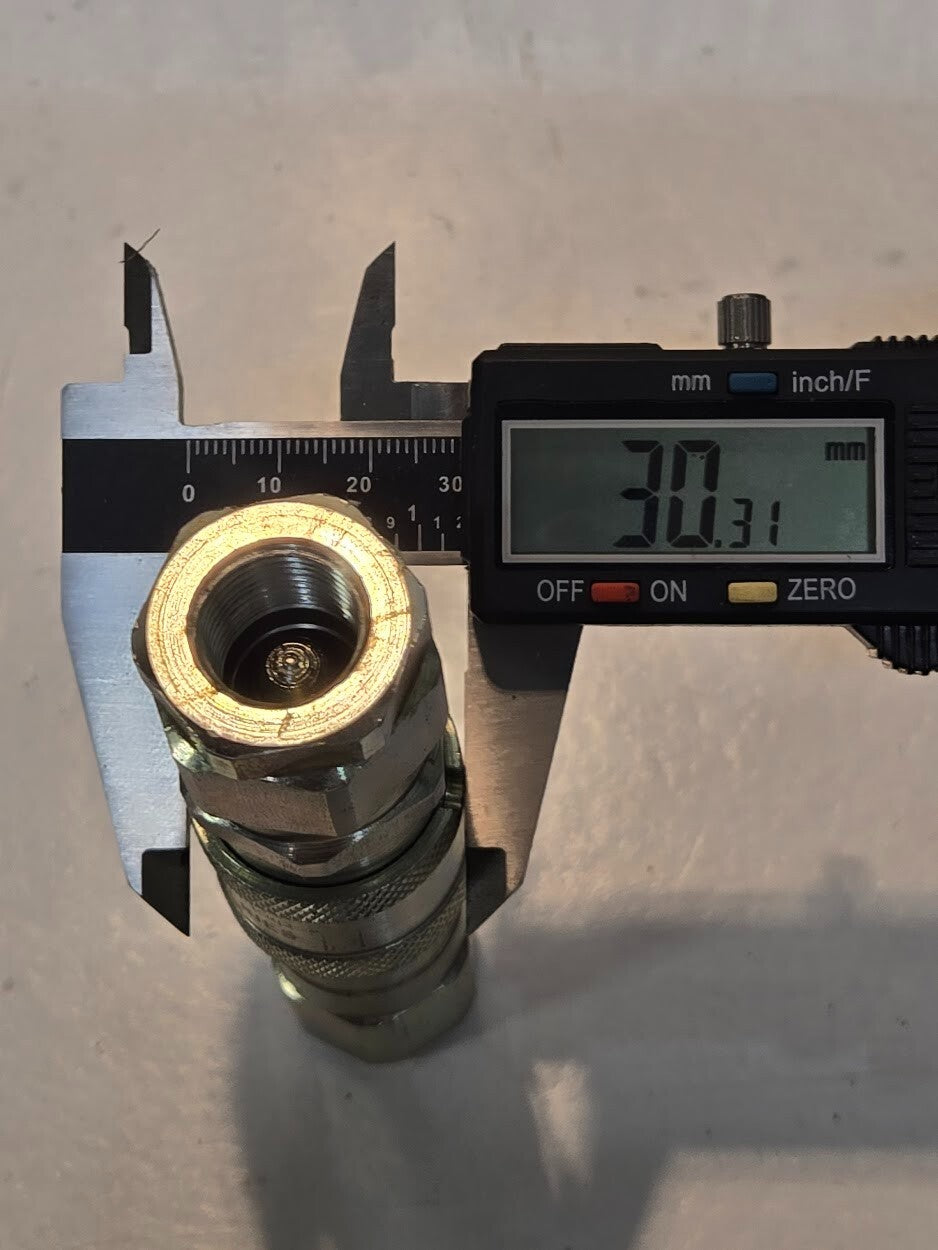 Aeroquip FD49 Series 2929 3/8" Quick Disconnect Hydraulic Valve 1/2" FNPT Ends