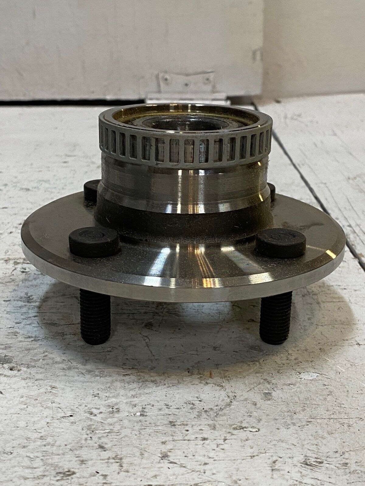 Federal Mogul 512021 Wheel Bearing & Hub Assembly