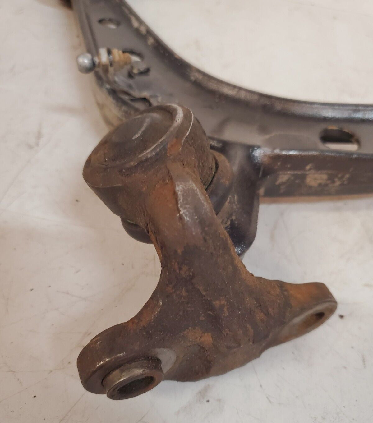 BMW Right Front Lower Suspension Arm R028 | 6751188 | 027066102012 | 03012250815