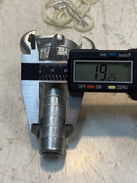 7 Quantity of HE 3/4" Universal Coupling Hose End Fittings (7 Quantity)