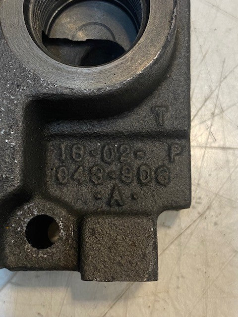 Hydraulic Output Cover Valve Body Coponent 18-02-043-906 | 9032 | C33