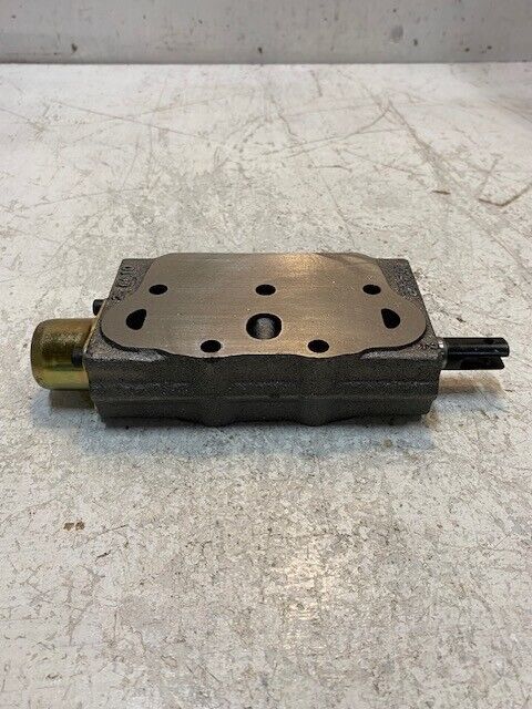 Hydraulic Direct Control Valve 052029 | 250610 5-1/2" x 3-1/4"