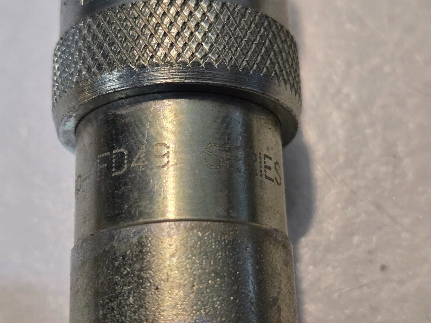 Aeroquip FD49 Series 2929 3/8" Quick Disconnect Hydraulic Valve 1/2" FNPT Ends