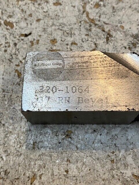 11 Quantity of D.L. Rioci Corp 320-1064 37 RH Bevel-Mill Inserts (11 Quantity)