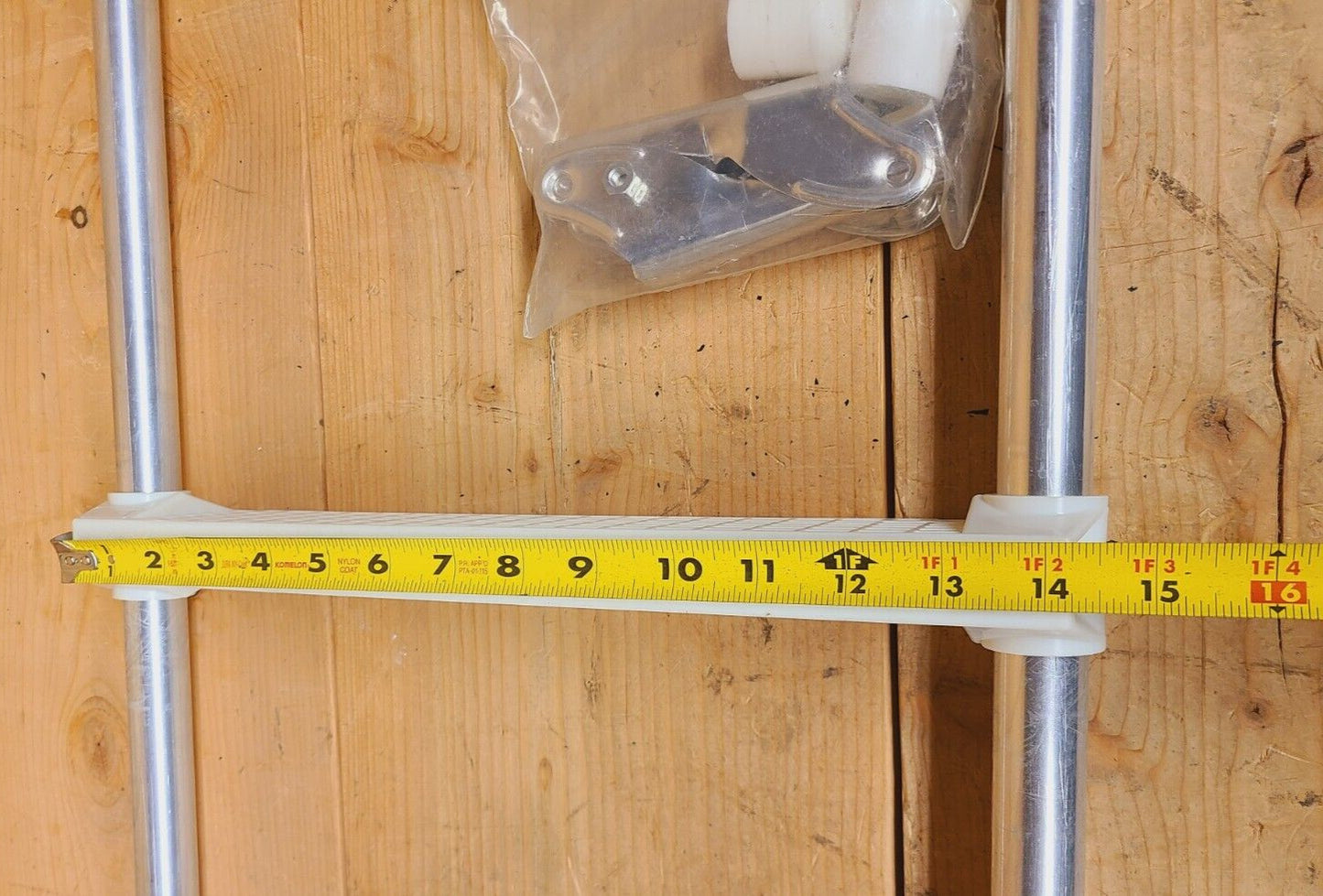 Garelick Gunwale EEz-In Hook 11" 4-Step Ladder 05041