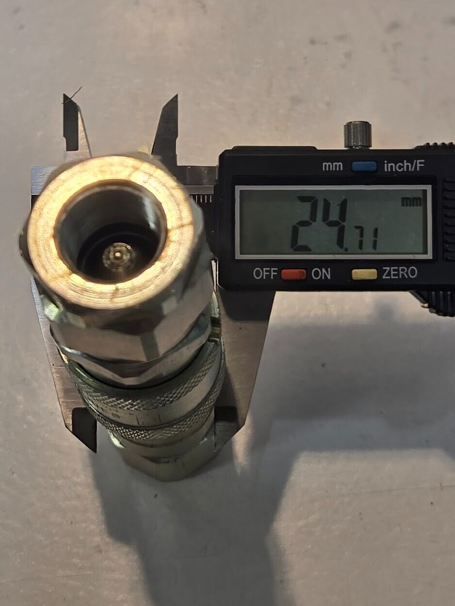 Aeroquip FD49 Series 2929 3/8" Quick Disconnect Hydraulic Valve 1/2" FNPT Ends