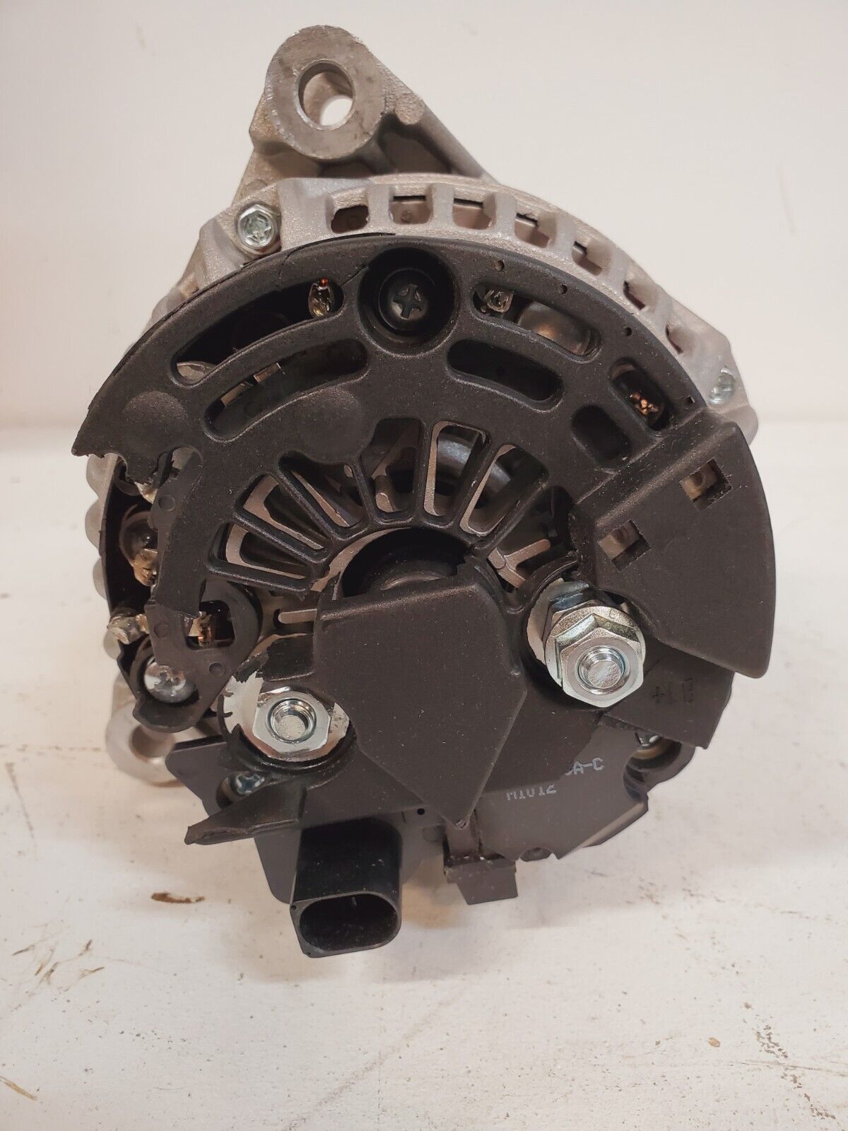 TYC Alternator | P/N 2-13884 | S/N: 09130007 - PLASTIC DAMAGED