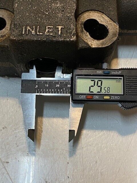 Carter Tool 72-122VR Hydraulic Valve 18mm Shaft 30mm Bore 9" L 5" W 3" H