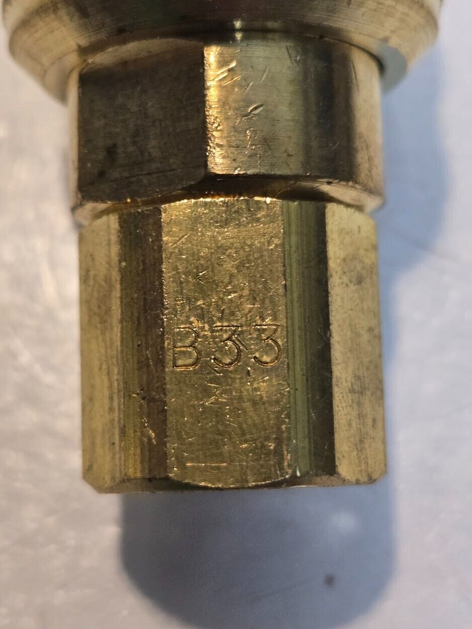 4 Quantity of Parker 30 Series B33 1/4" Quick Connector Couplings 2799-1 (4 Qty)