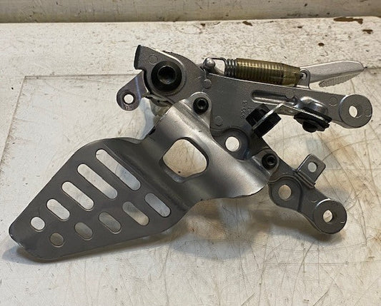 Motorcycle Rear Right Footrest Bracket and Peg Assembly 2C0-3 | 5SL-4