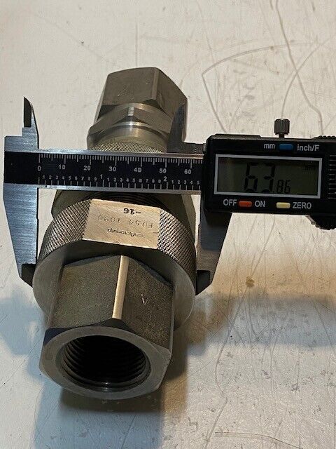Aeroquip Quick Disconnect Coupling FD54 1090 - 16 | 6-1/2" L 29mm ID 64mm OD