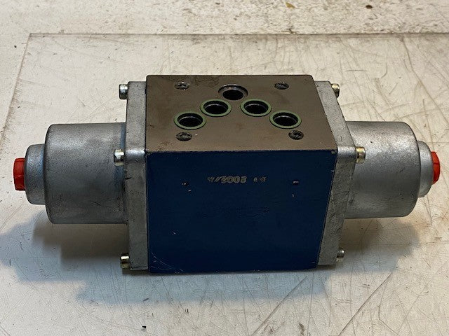Hydraulic Directional Control Valve 821149EE 9" L 3-3/16" W 2-3/4" H 11mm Holes