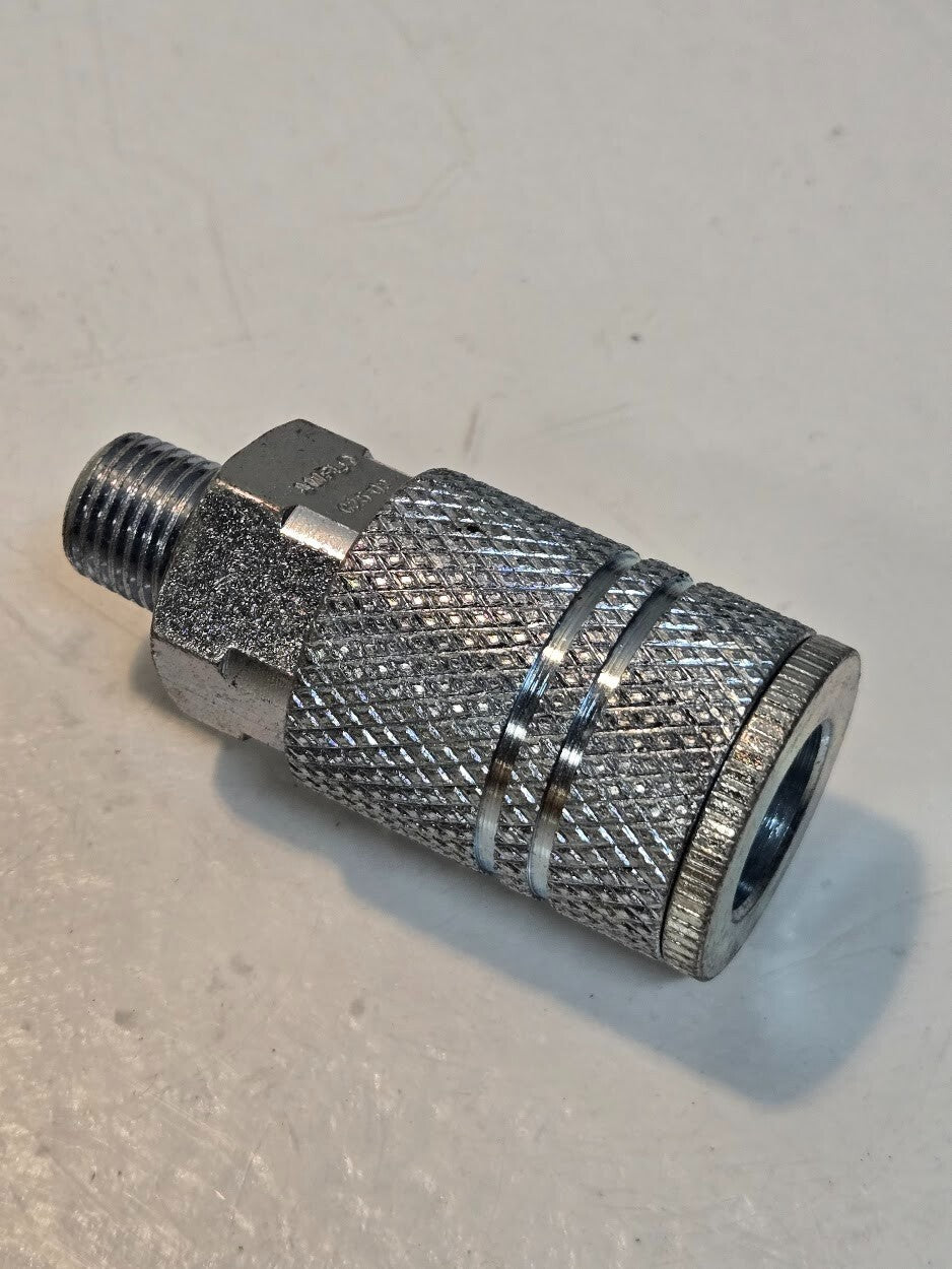 13 Quantity of Amflo C25-02 3/8" Quick Connect Couplers 1/4" NPT (13 Quantity)