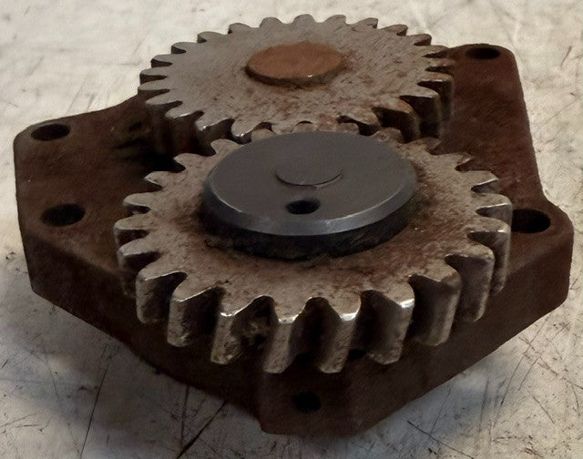 Diesel Engine Oil Pump Cast Metal With Two Drive Gears Heavy Equipment Motor
