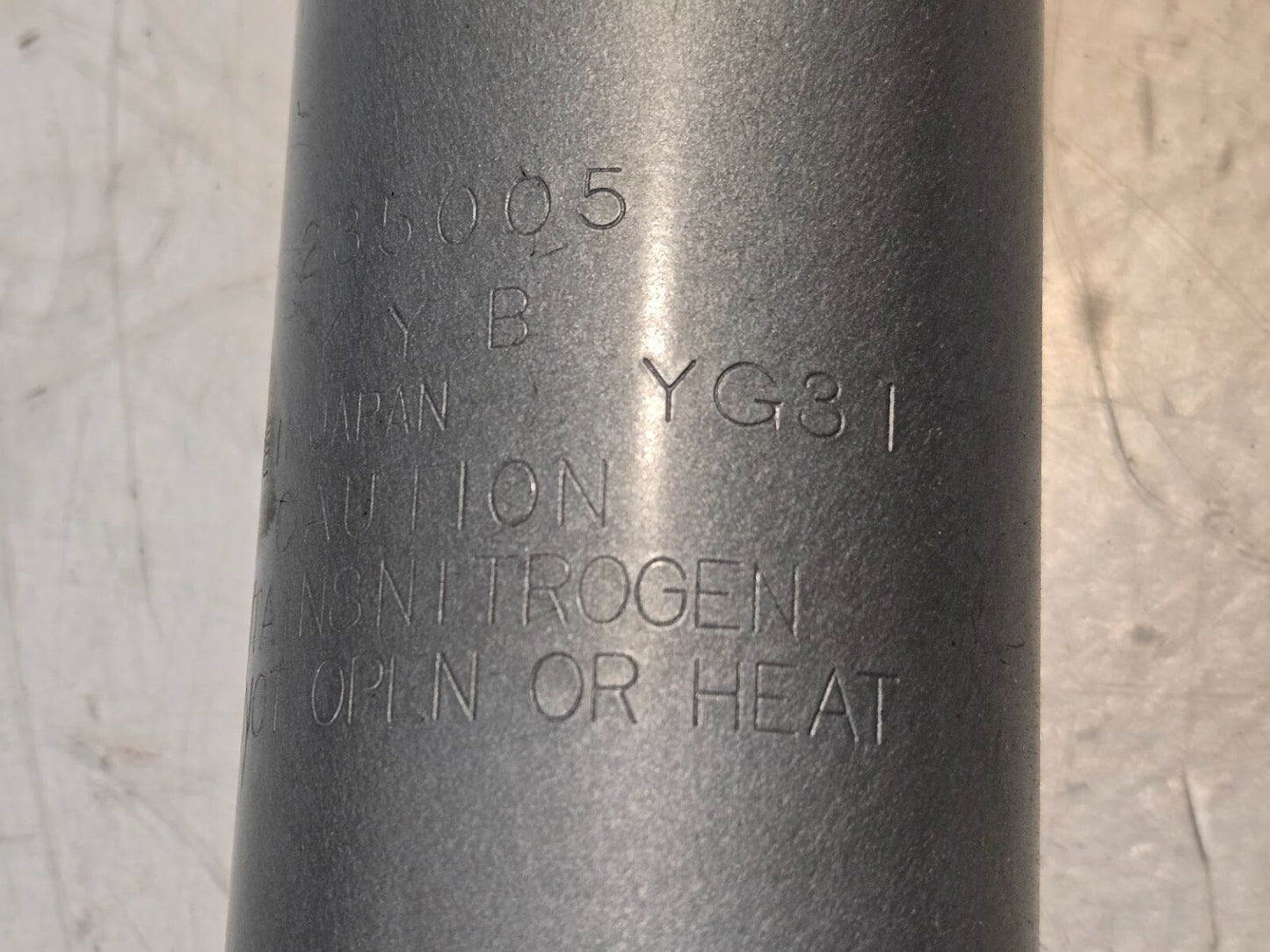KYB GR-2 Gas Strut 235005 | YG31 | 25" Overall Length | 15.9 mm Threaded End