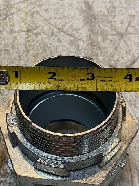 2 Qty of Thomas & Betts 2-1/2" 147 Conduit Connectors 4" OD 4-3/8" Tall (2 Qty)