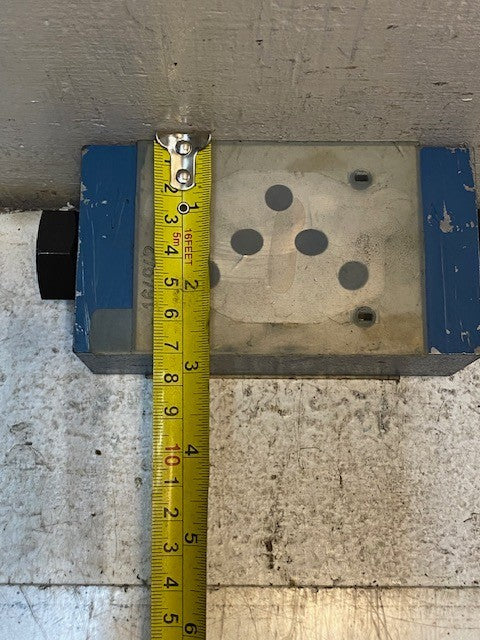 Hydraulic Check Valve 164942 | 40/98 | 6-1/4" L 2-3/4" W 1-7/8" H