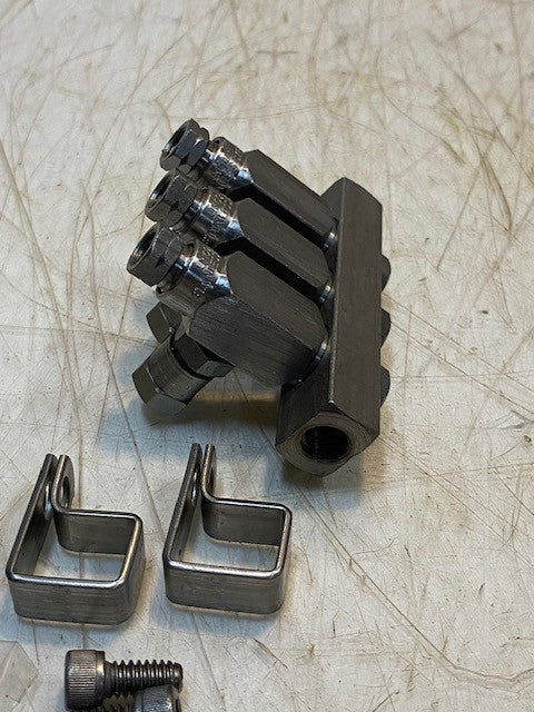 Centro-Matic Model 83715-3 Single Grease Injector Assembly Lubrication Injector