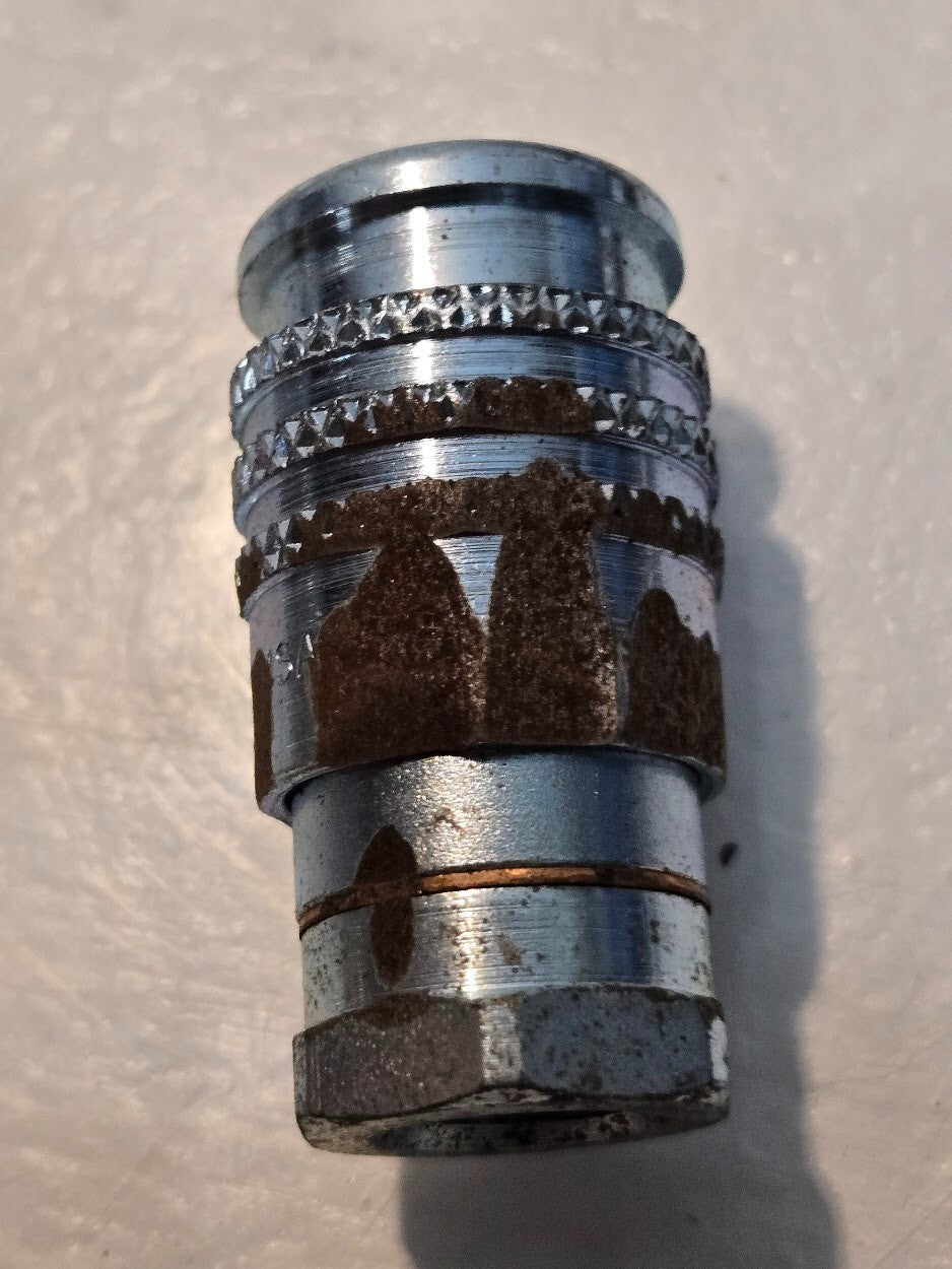 12 Quantity of Aeroquip FD40-200 1/4" Pneumatic Couplings 1/4" FPT (12 Quantity)