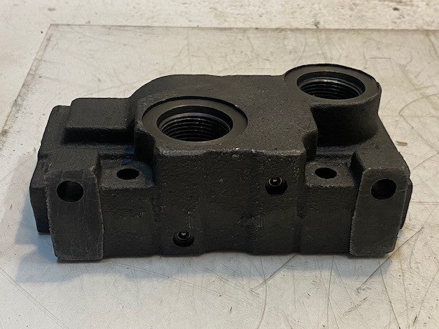 Hydraulic Output Cover Valve Body Coponent 18-02-043-906 | 9032 | C33