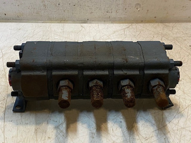 Four-Section Gear Type Hydraulic Flow Divider Combiner 13" Long 7" Wide 5" Tall