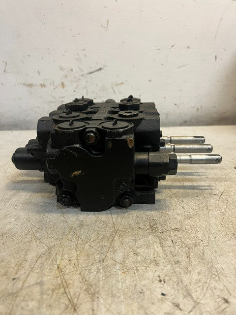 Husco 3-Spool Hydraulic Control Valve J03A5971 | 8520304 | 5000C404 Assembly