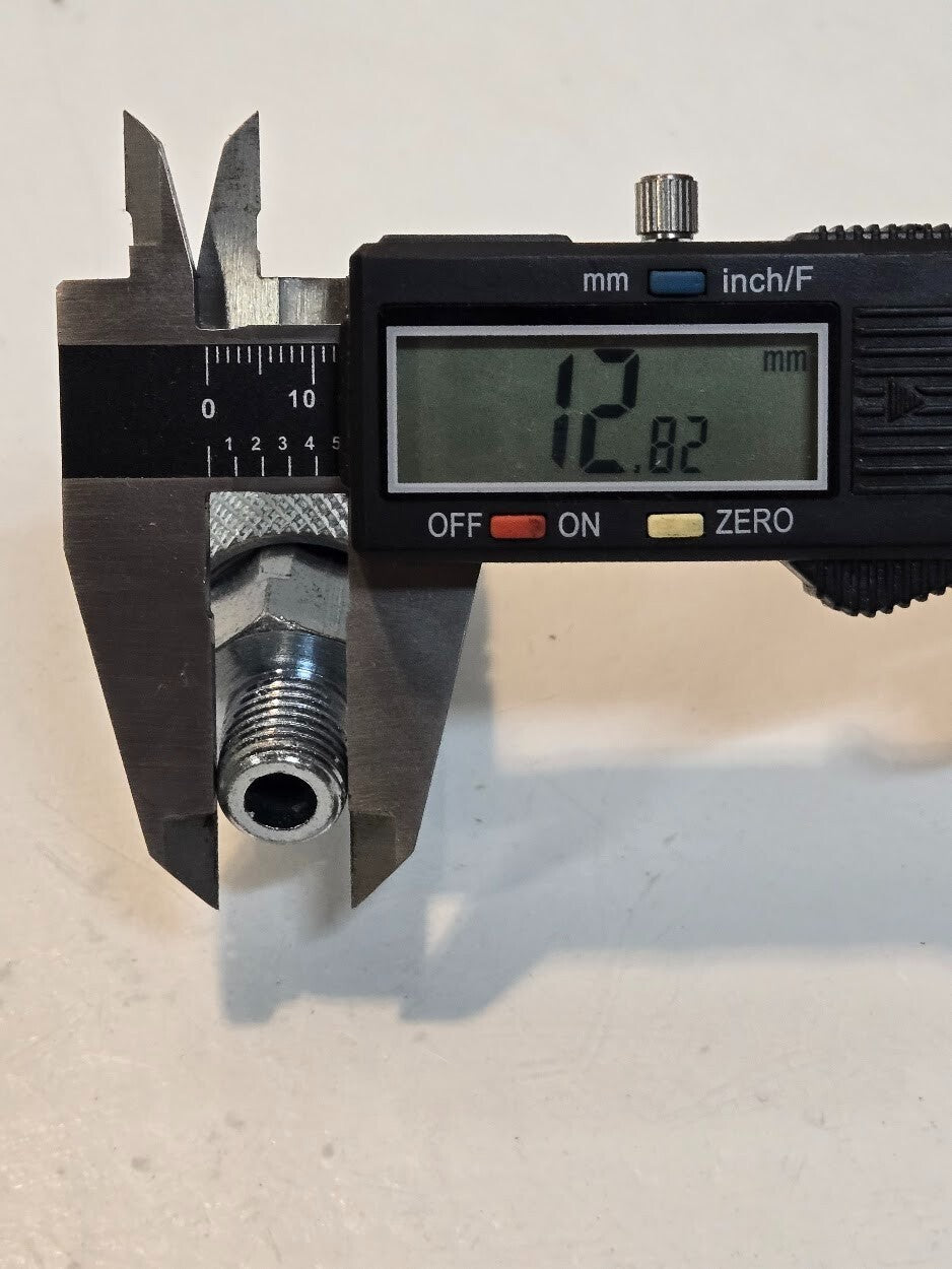 13 Quantity of Amflo C25-02 3/8" Quick Connect Couplers 1/4" NPT (13 Quantity)