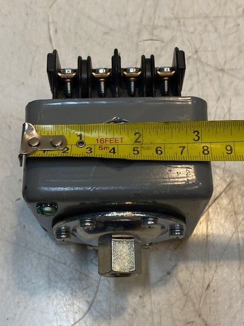 Square D Water Pump Pressure Switch 11mm ID 6mm Thread 5" x 3-1/2" x 3-1/8"