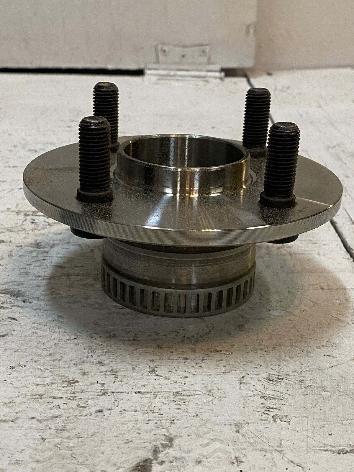 Federal Mogul 512021 Wheel Bearing & Hub Assembly