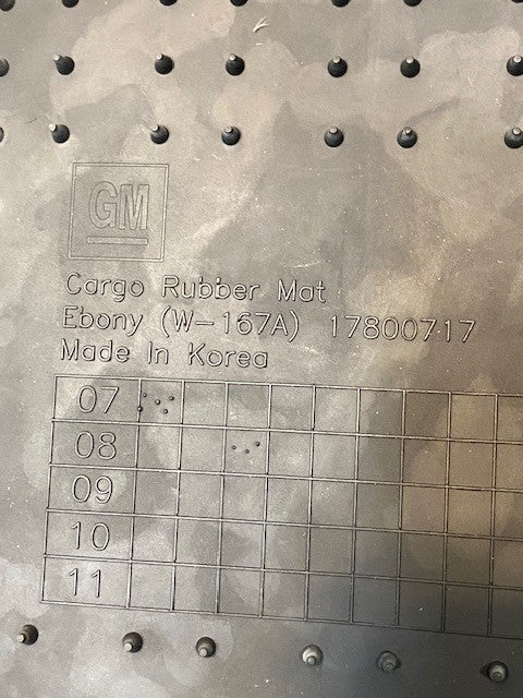 GM Cargo Rubber Mat Ebony W-167A | 17800717 | 47" x 18"