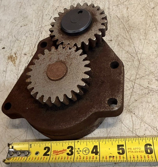 Diesel Engine Oil Pump Cast Metal With Two Drive Gears Heavy Equipment Motor