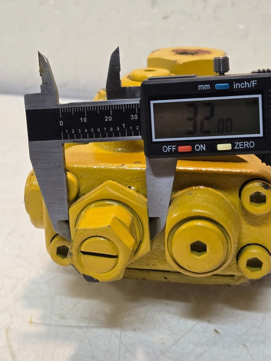 Hydraulic Control Valve SD7X6 | 9-1/2" x 4-7/8" x 3-1/2" | 10 mm Thread