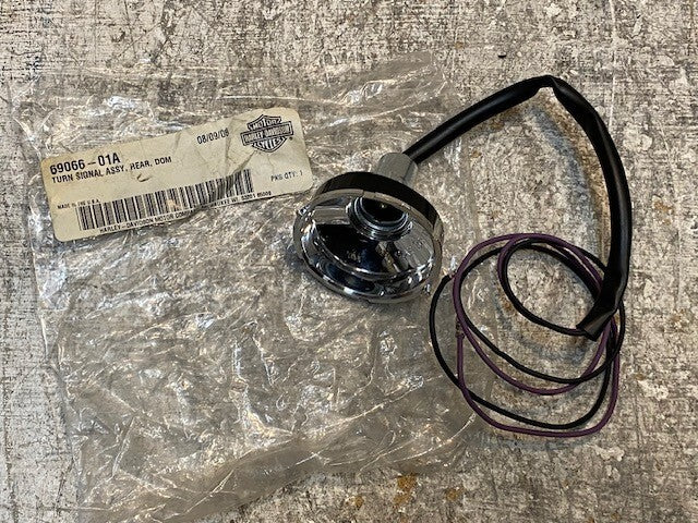 Turn Signal Assembly Rear DOM 69066-01A for Harley Davidson