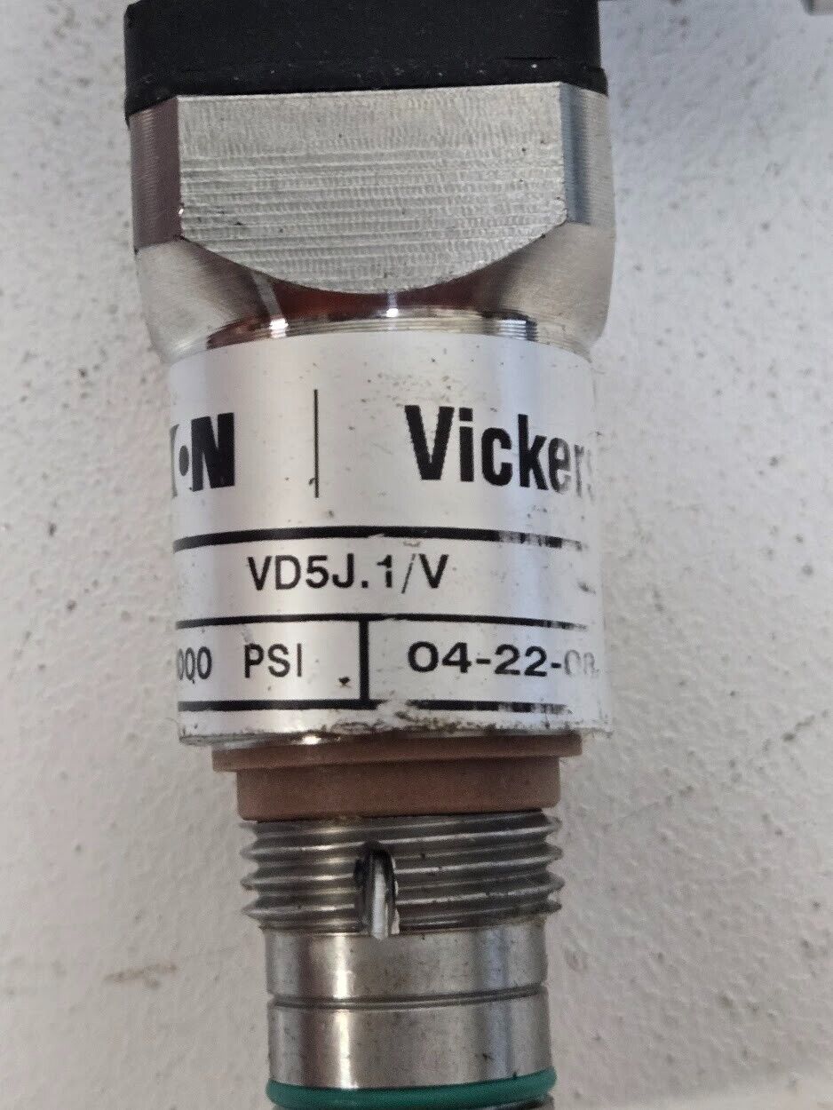 Eaton Vickers VD5J.1/V Valve PHE5BVB with Canfield Connector 9-FAC211M-009