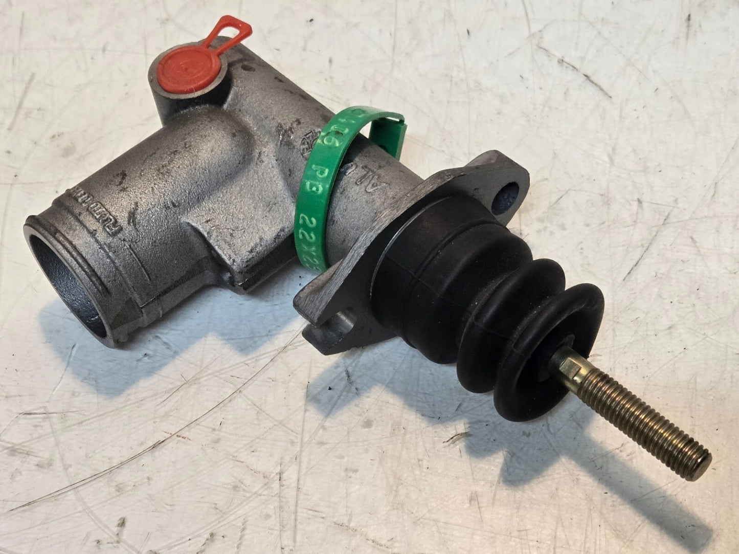 Carlisle Clutch Master Cylinder 67406 P3 22x23 MC29 | 1/4" Threaded Port