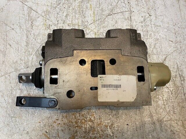 Hydraulic Sectional Control Valve 3955327 12" Long 6-1/4" Wide 2-1/8" Thick