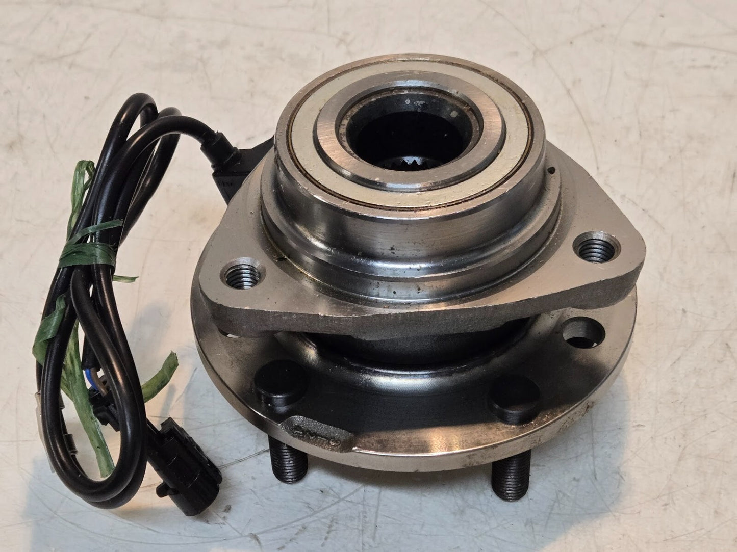 Hub with ABS Sensor DACF1124KDS | 3124 | 5 x 4.75" Bolt Pattern | 27 Spline