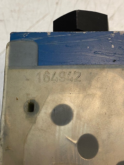 Hydraulic Check Valve 164942 | 40/98 | 6-1/4" L 2-3/4" W 1-7/8" H