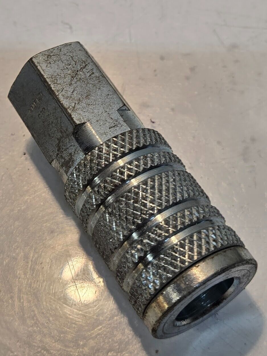4 Quantity of AMFLO C10 1/2" Quick Connect Hydraulic Fittings 1/2" FNPT (4 Qty)